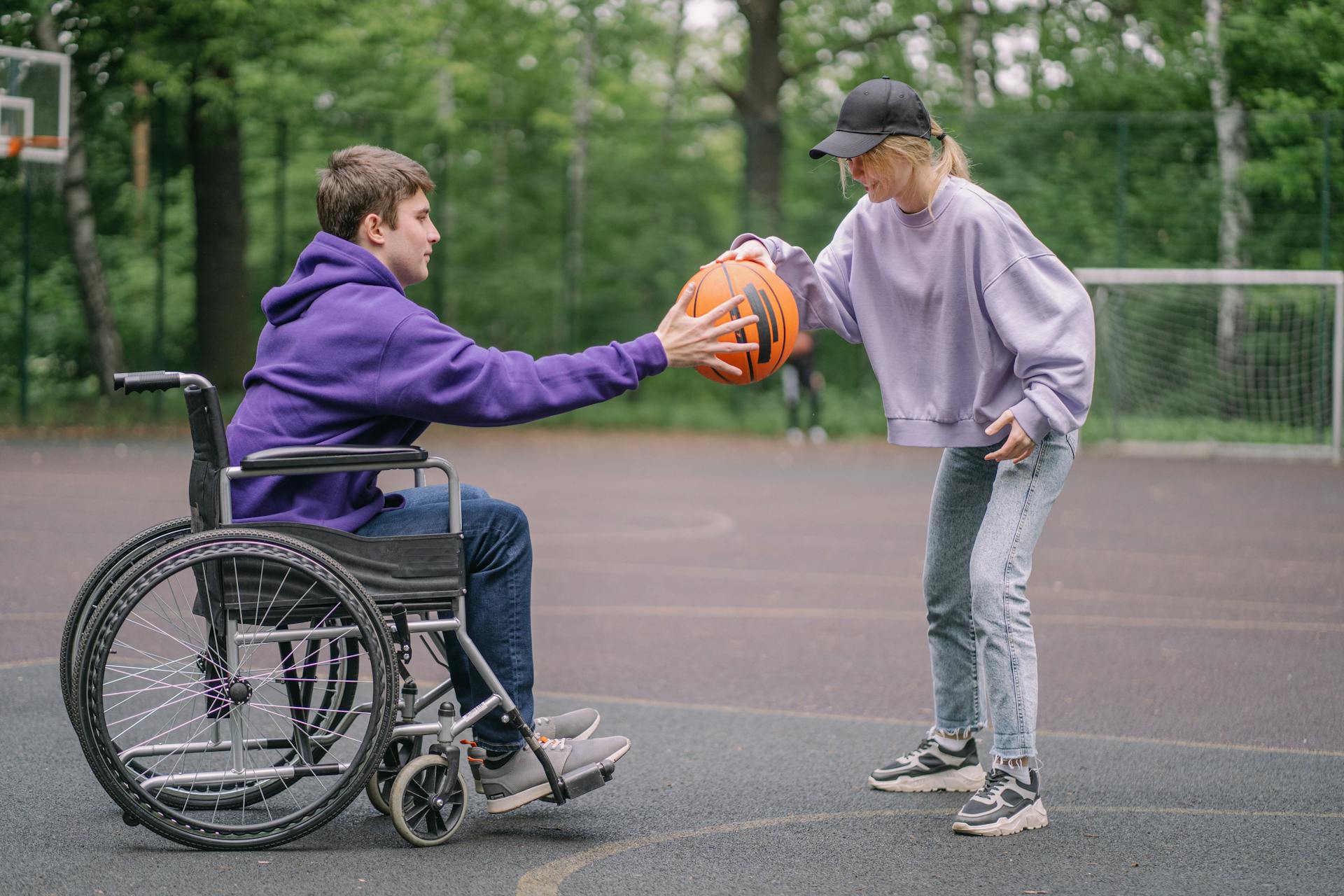guy in wheelchair playing basketball